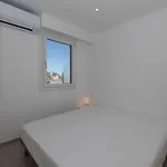 Apartment Calme 2p Refait A Neuf Avec Terrasse Et Wifi A - Fr-1-196-340 *