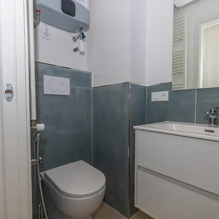 Apartman Calme 2p Refait A Neuf Avec Terrasse Et Wifi A - Fr-1-196-340