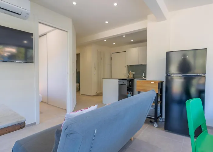 Joli 2p Calme Refait à Neuf Avec Terrasse, Wifi Et Parking - Fr-1-196-340 * Menton