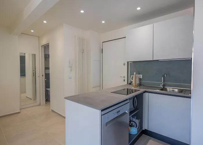 Joli 2p Calme Refait à Neuf Avec Terrasse, Wifi Et Parking - Fr-1-196-340 Appartement *